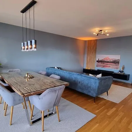 Deluxe Apartment